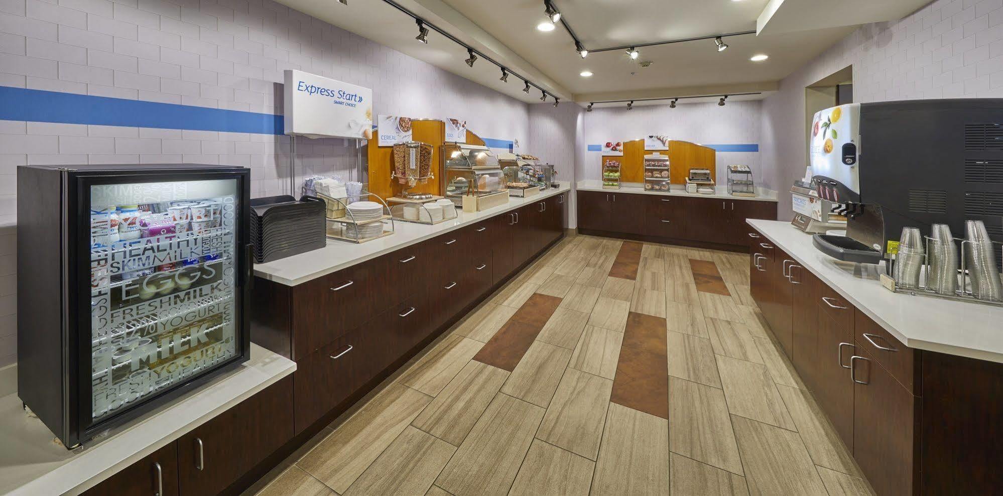Holiday Inn Express Hotel & Suites Medford-Central Point By Ihg Ngoại thất bức ảnh